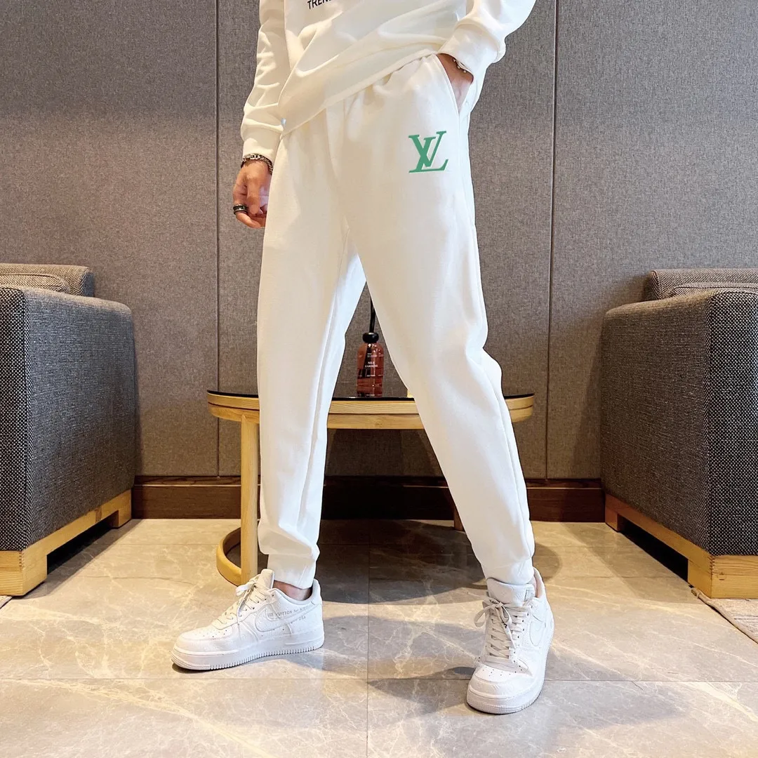 🅿️380 [LV Louis Vuitton] (Fat Man Gospel) hot-selling suit is coming. Focus on the original version of the official website. 2025 new hot-selling sweatshirt suit. The original order is hard to buy🇭🇰. It is the meticulous work of top designers for a fitting and perfect upper body effect. All-natural high-quality Roman cotton 100%, close-fitting comfort, noble and elegant! Original hardware embodies elegance and nobility! Counter size: M-5XL (maximum wear up to 220 pounds)